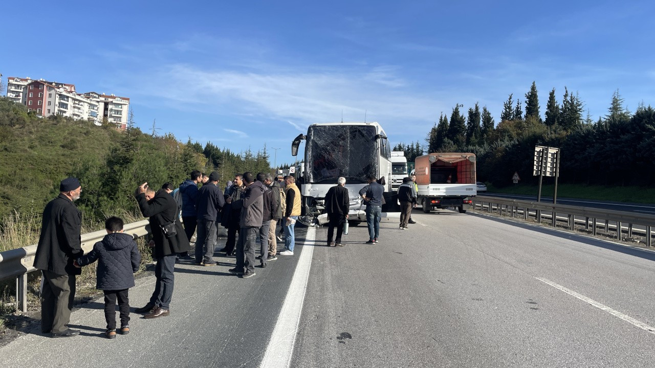 Tır ile yol otobüsünün çarpıştığı kazada 6 kişi yaralandı