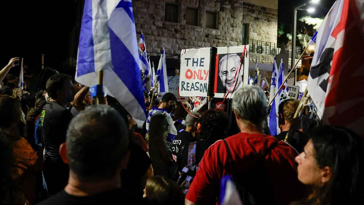 Netanyahu'nun evinin önünde protesto: 6 kişi gözaltına alındı