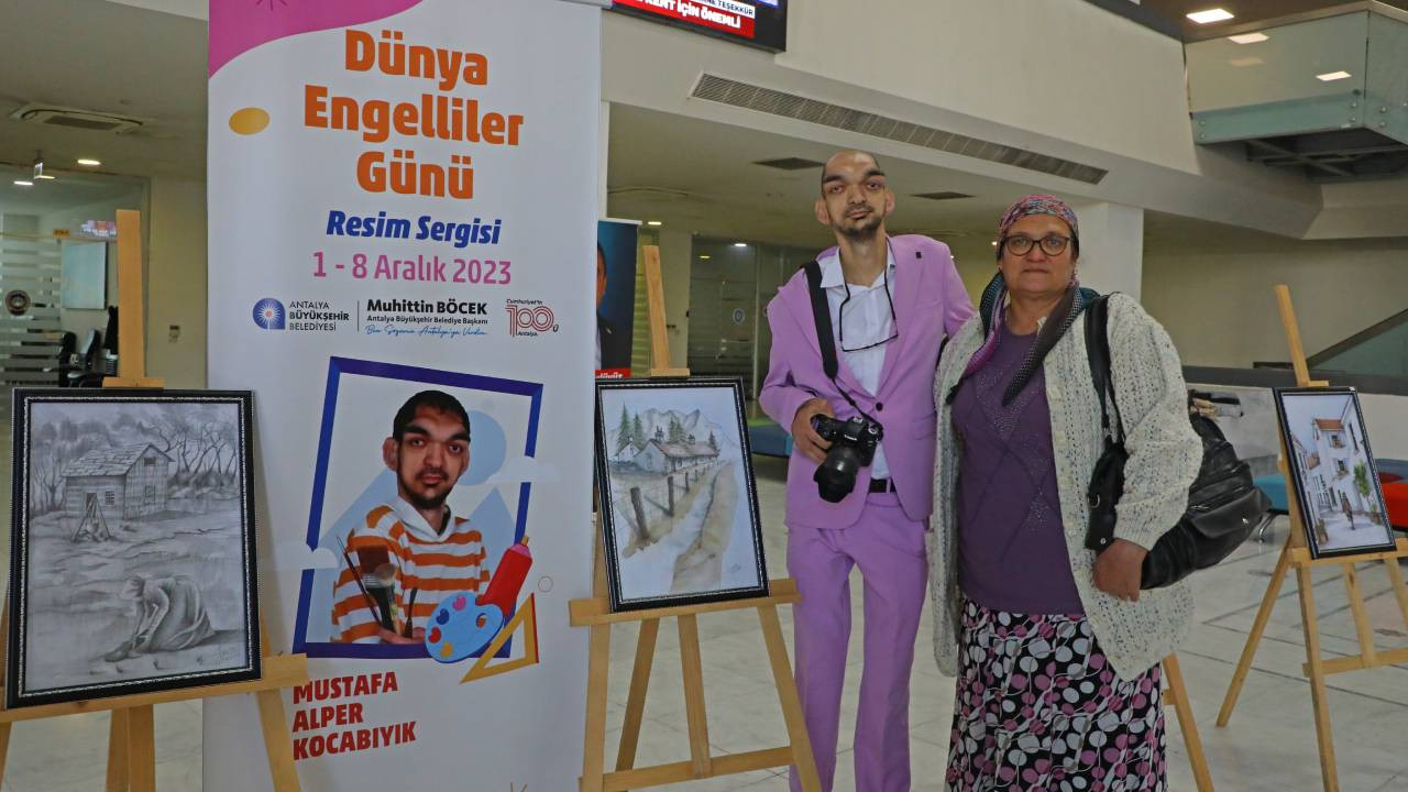 Ressam Kocabıyık'ın sergisi Engelliler Günü'nde açıldı
