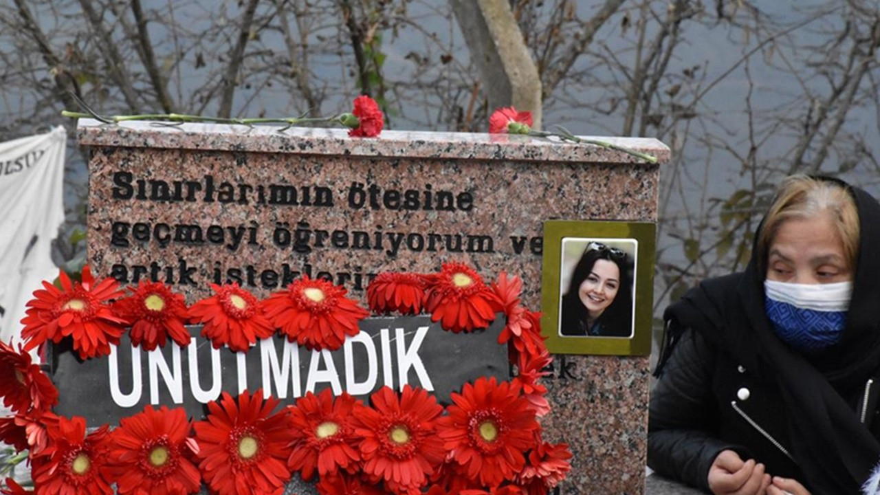 4 yıl önce öldürülen Ceren Özdemir mezarı başında anıldı