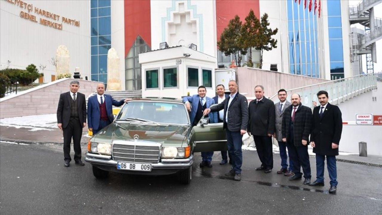 Bahçeli klasik otomobilini hediye etmişti... AK Partililer MHP'li başkanı dilekçeyle şikayet etti