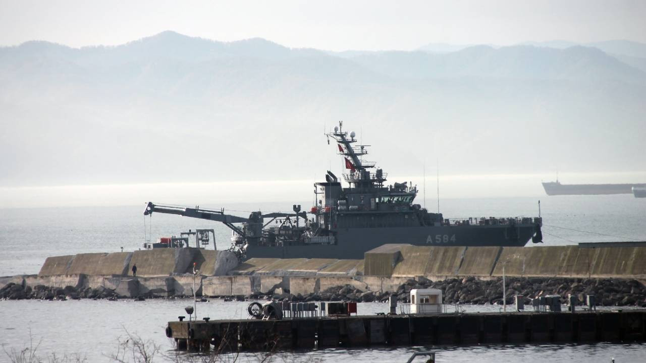 Zonguldak'ta batan geminin kayıp 7 personelini aranıyor