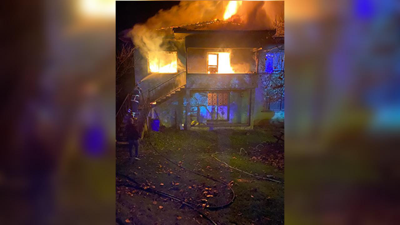 Düzce'de yangın: İki katlı ev küle döndü
