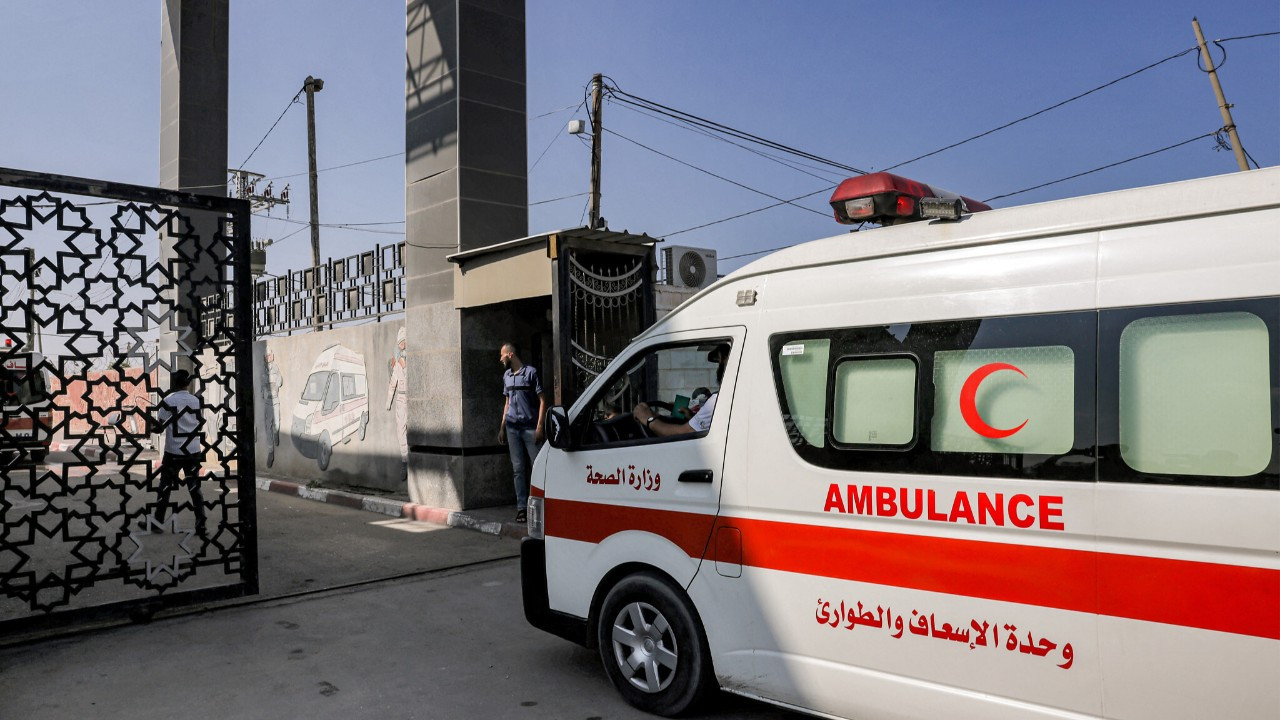 İsrail ordusu Gazze'de ambulanslara ateş açtı
