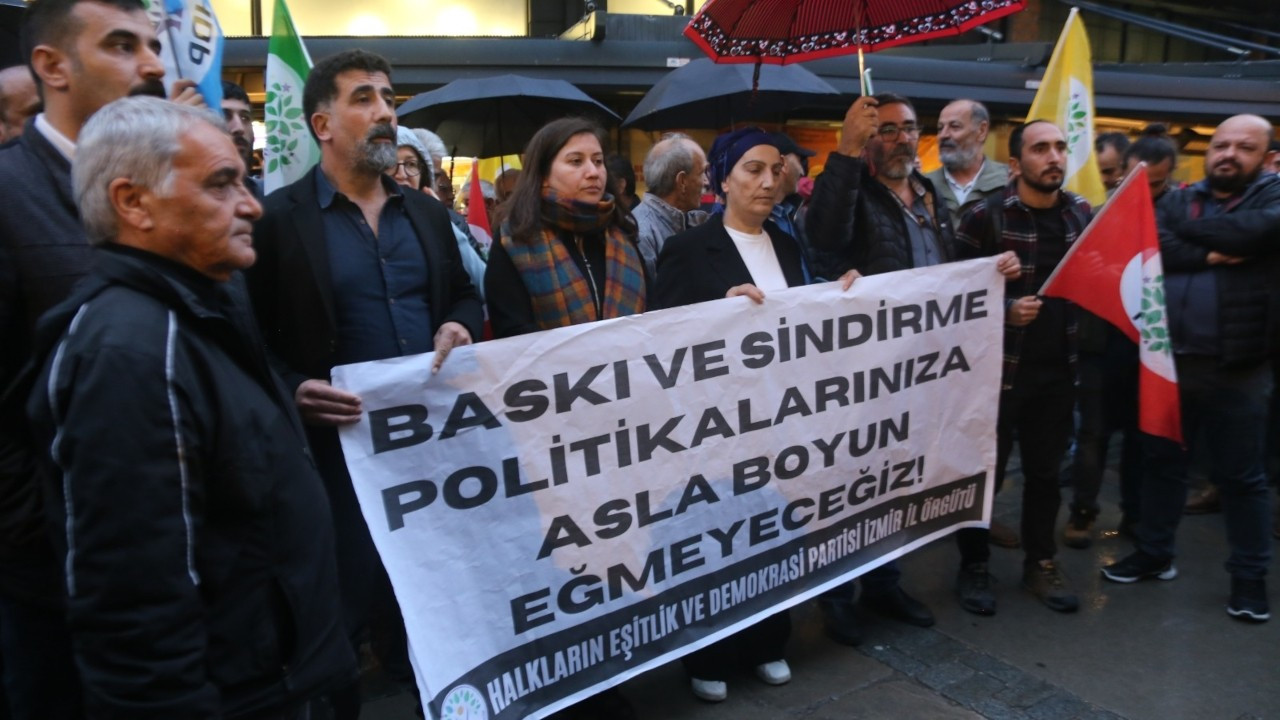 İzmir'de protesto: 'Bir itirafçının düşünce ve yorumları ile tutuklandılar'