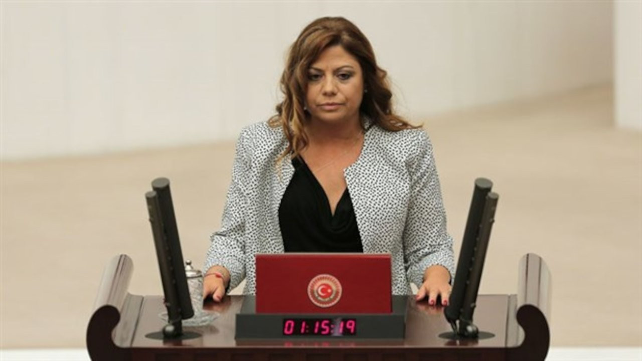Zeynep Altıok Akatlı, Urla için CHP’den aday oldu