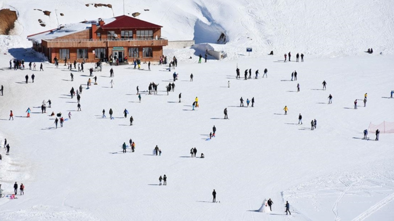 Kayak merkezleri arasında en fazla kar kalınlığı Palandöken'de