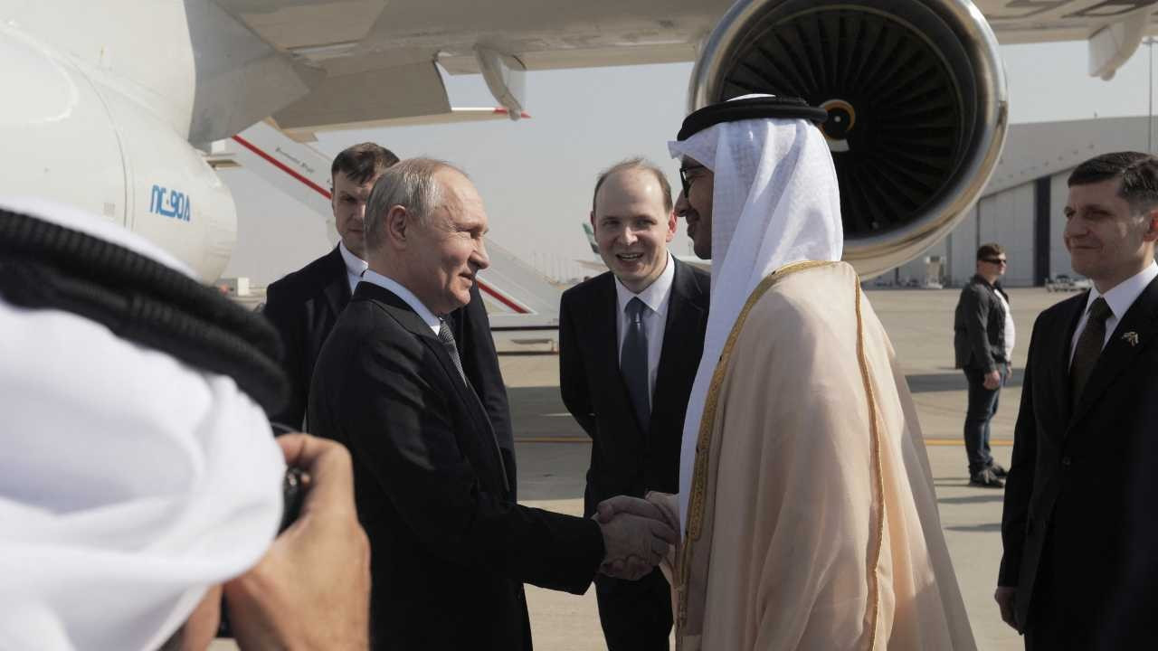 Putin'den Orta Doğu gezisi: Abu Dabi uçuşunda 4 savaş uçağı eşlik etti