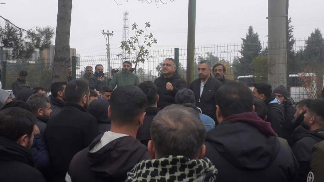 Fabrika önünde jandarmanın saldırdığı Özak işçileri bu kez de camiden atılmak istendi