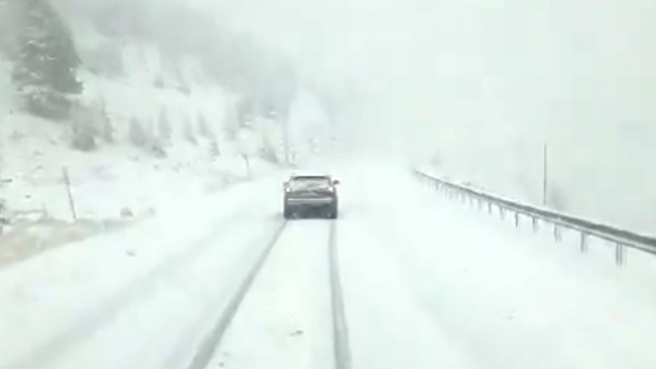 Antalya-Konya kara yolunda yoğun kar yağışı