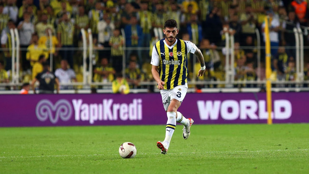 Fenerbahçe'de Samet Akaydın cezalı duruma düştü