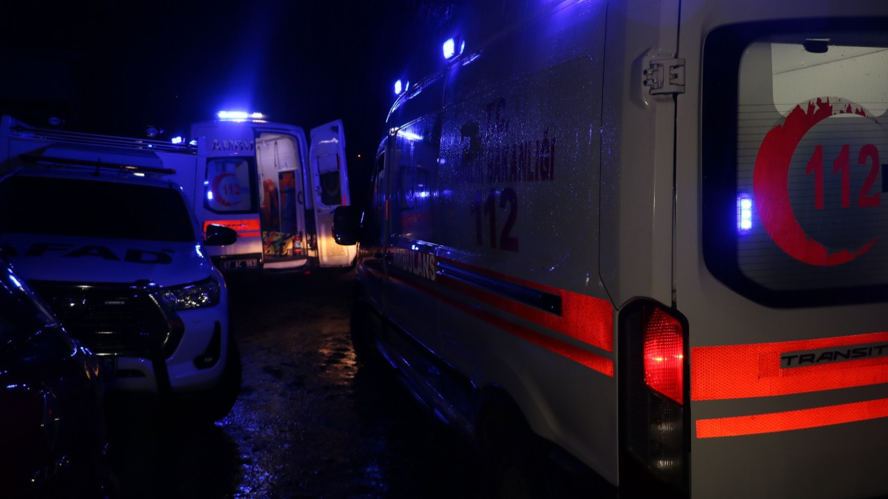 Zonguldak'ta peş peşe iki heyelan: Arama kurtarma ekipleri toprak altında kaldı