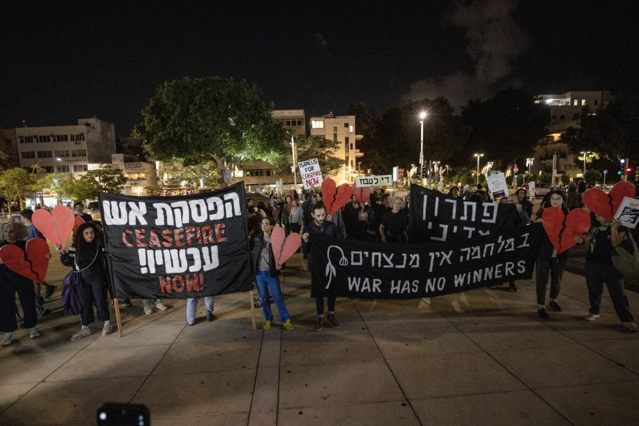 Tel Aviv ve Batı Kudüs'te Netanyahu protestosu: 'Hükümetlerin politikalarının bedelini siviller ödüyor' - Sayfa 3