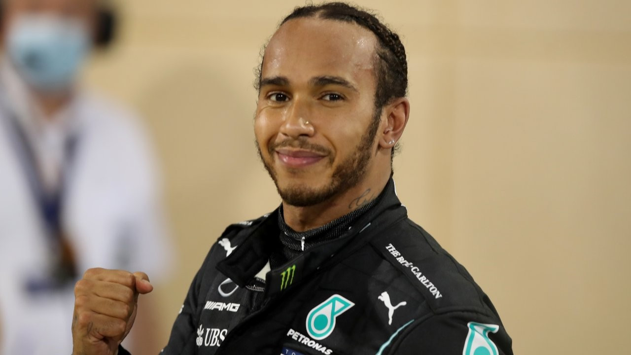 Mercedes iddiaları yalanladı: Lewis Hamilton kupasını hediye etmedi