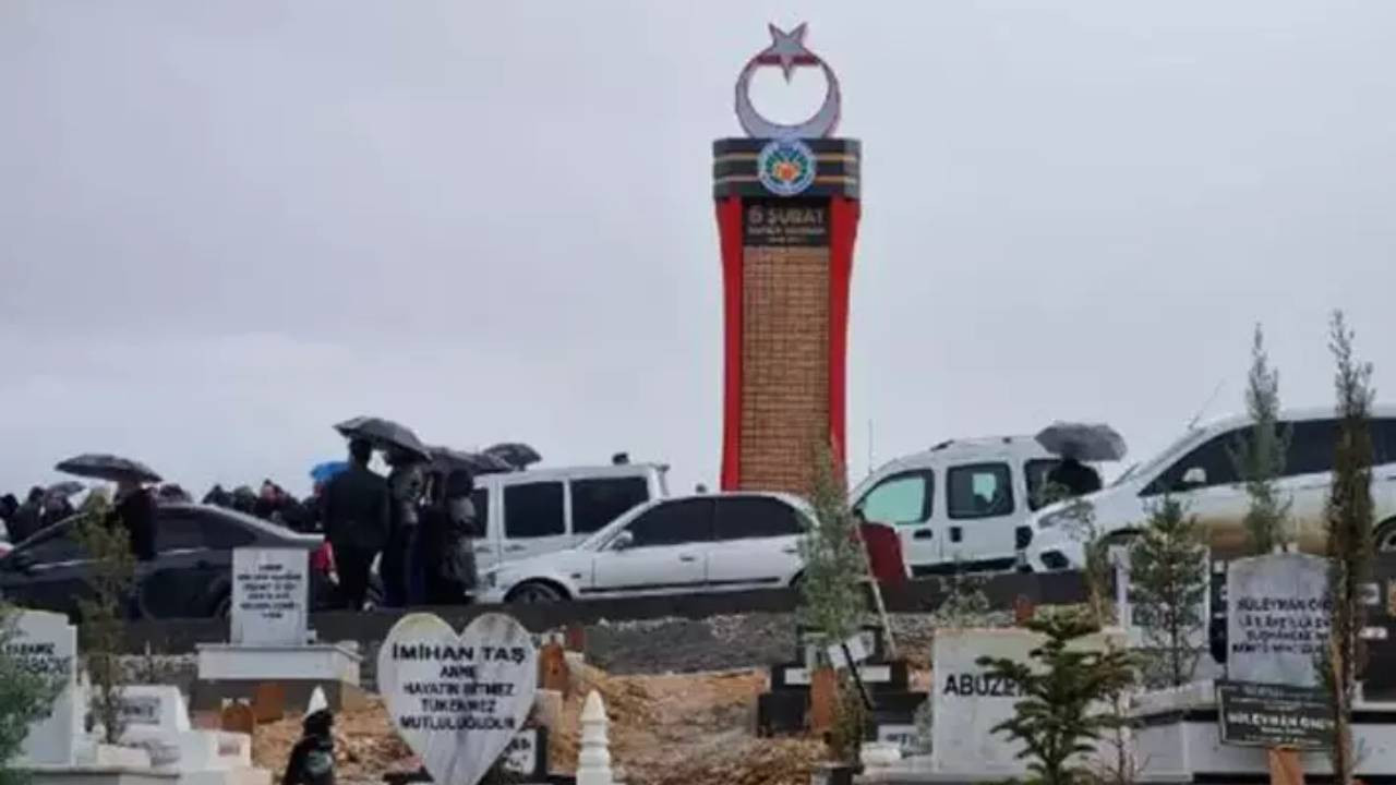 Depremde ölenler anısına Malatya'da anıt yapıldı