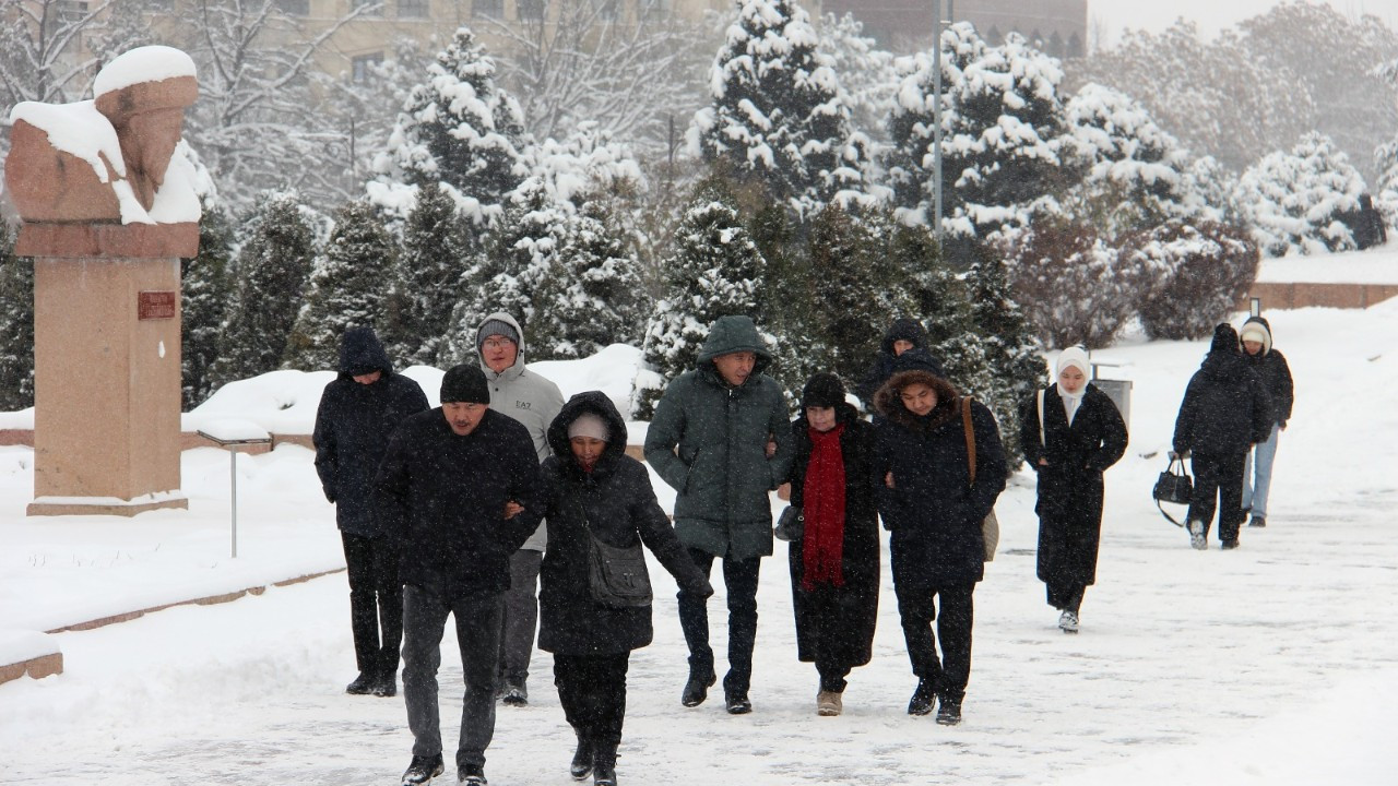 Kırgızistan'da dondurucu soğuklar: Eğitime ara verildi