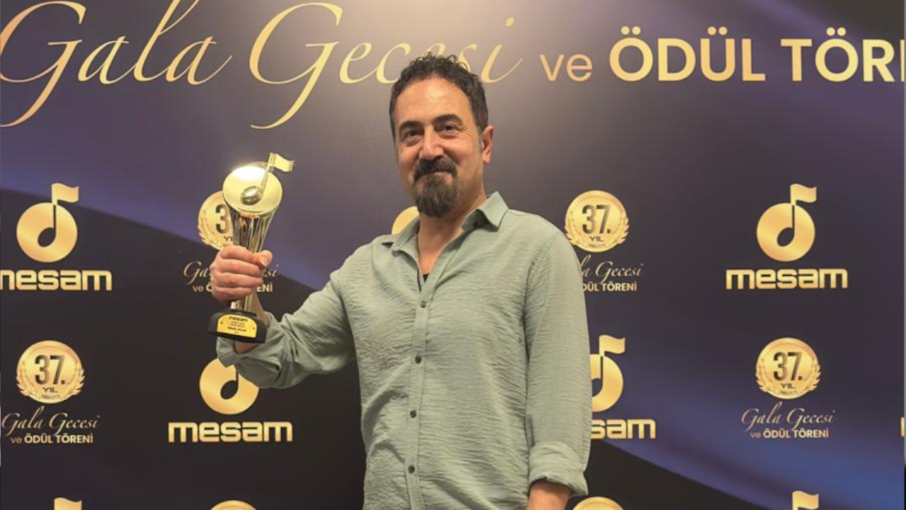 Ahmet Kaya Onur Ödülü Mikail Aslan’a verildi: 'Ödülü varlık mücadelesi veren dillere armağan ediyorum'