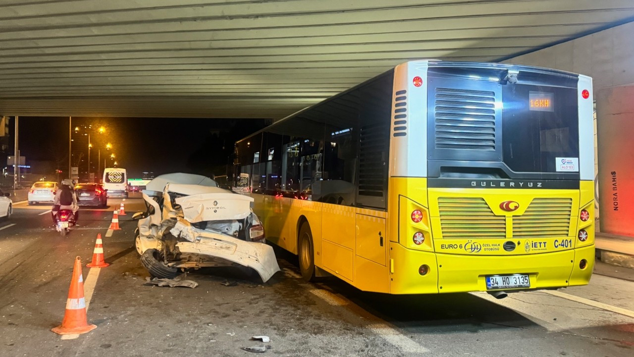 Kadıköy'de zincirleme kaza: İETT otobüsü dahil 7 araç çarpıştı