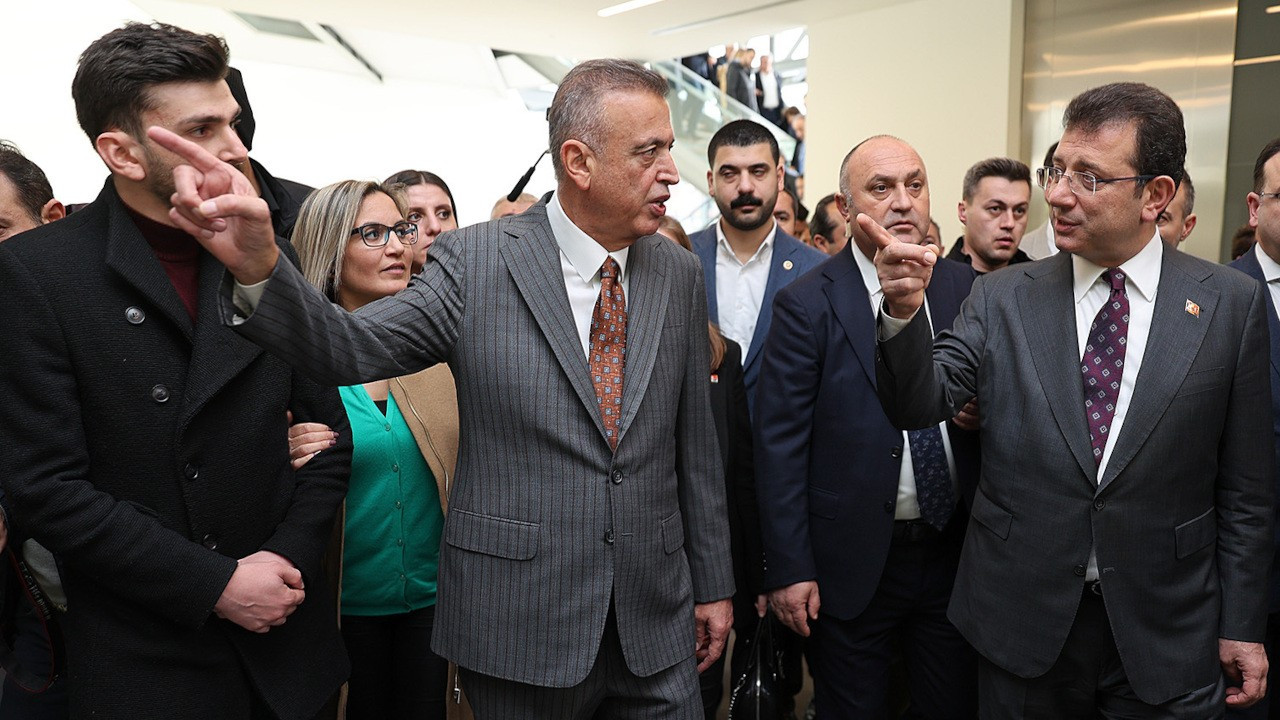 İmamoğlu, Ataşehir İnal Aydınoğlu Kültür Merkezi’ni ziyaret etti