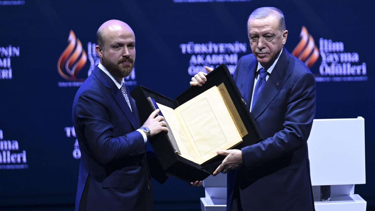 Bilal Erdoğan'dan Cumhurbaşkanı Erdoğan'a hediye