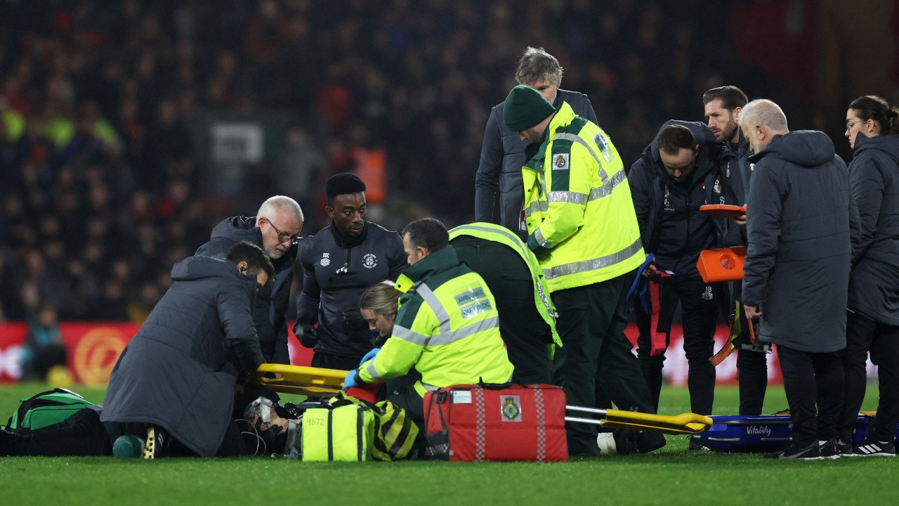 Futbolcu Tom Lockyer maç sırasında kalp krizi geçirdi