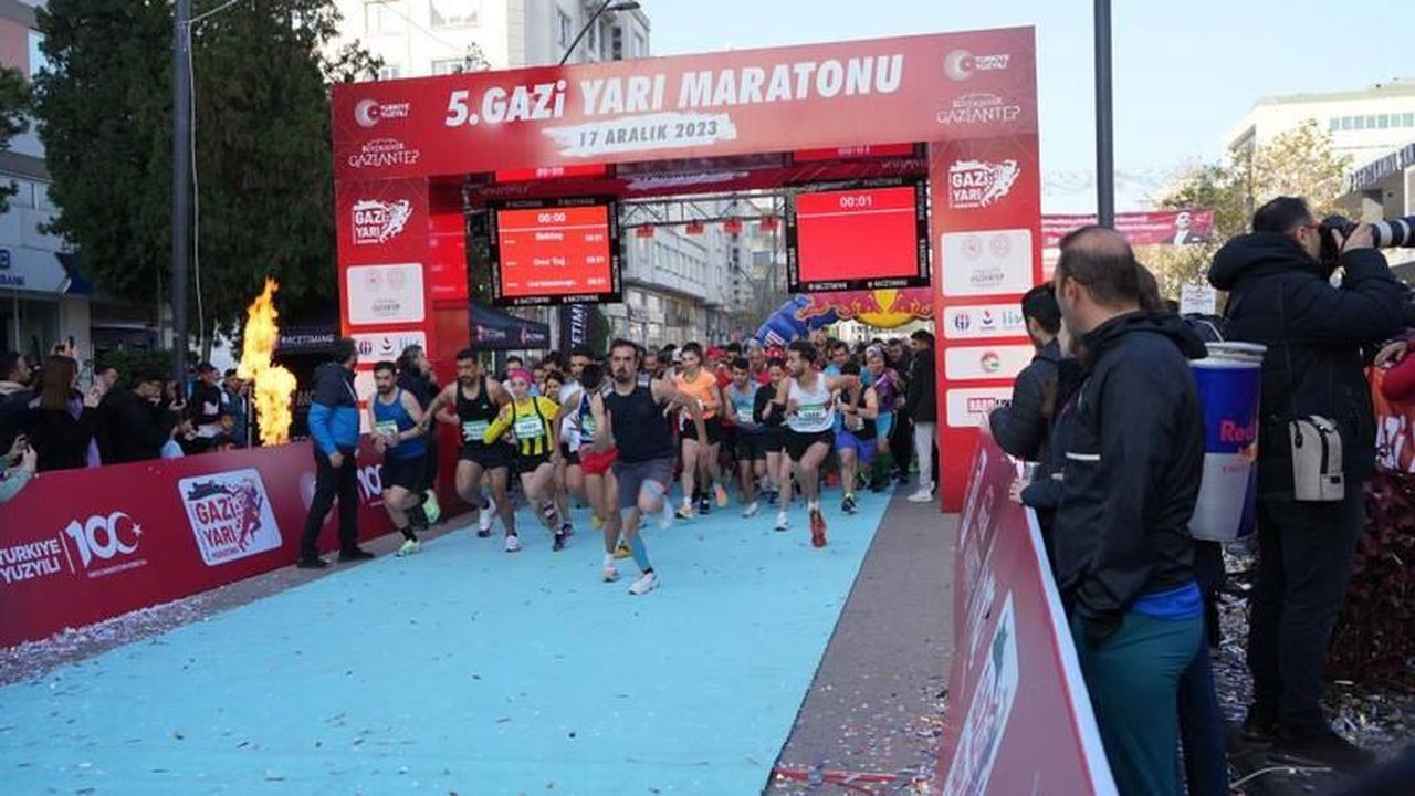Antep'te düzenlenen 5. Gazi Yarı Maratonu tamamlandı
