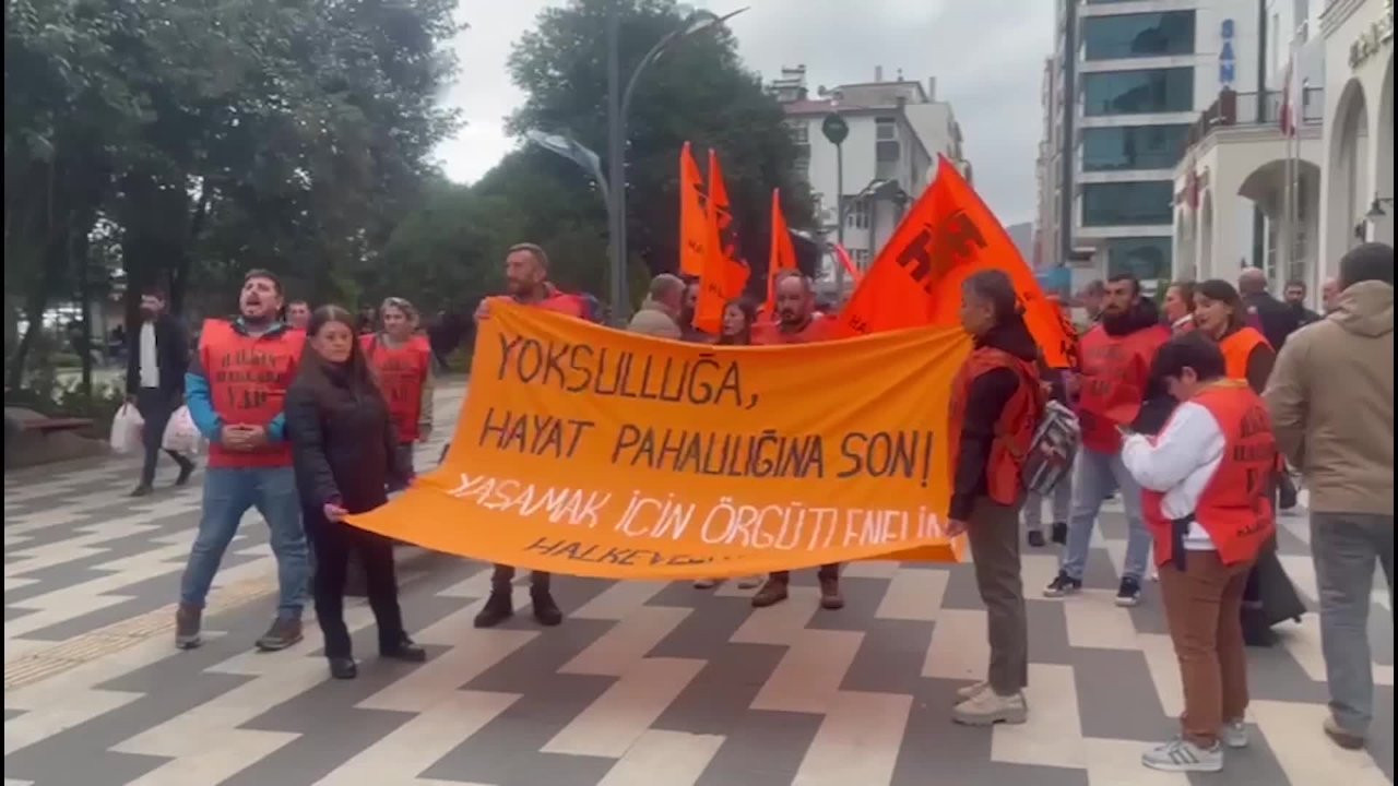 Hopa Halkevleri, yoksulluk ve hayat pahalılığını protesto etti