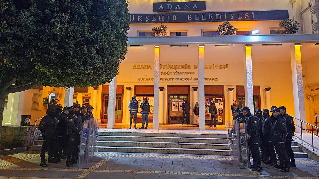 Adana Büyükşehir Belediyesi'ne operasyon: 10 gözaltı