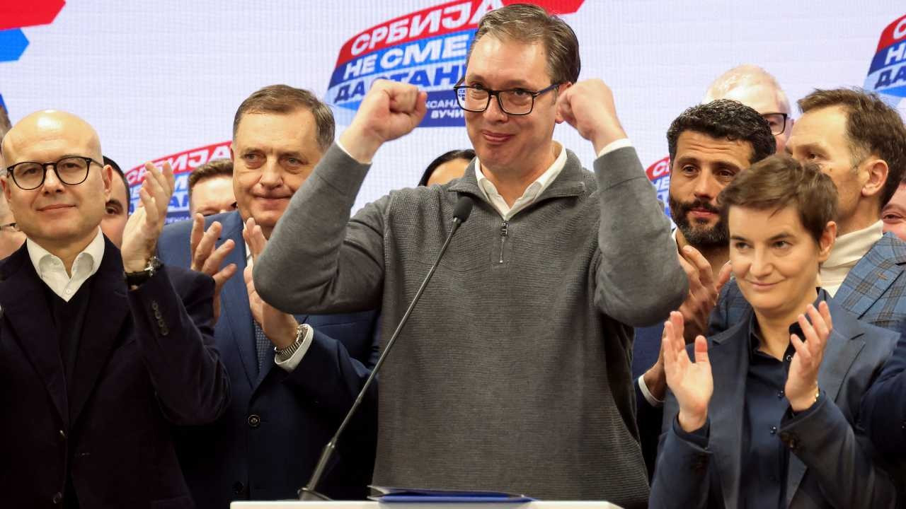 Sırbistan'da seçim: Vucic'ten zafer ilanı, muhalefetten itiraz