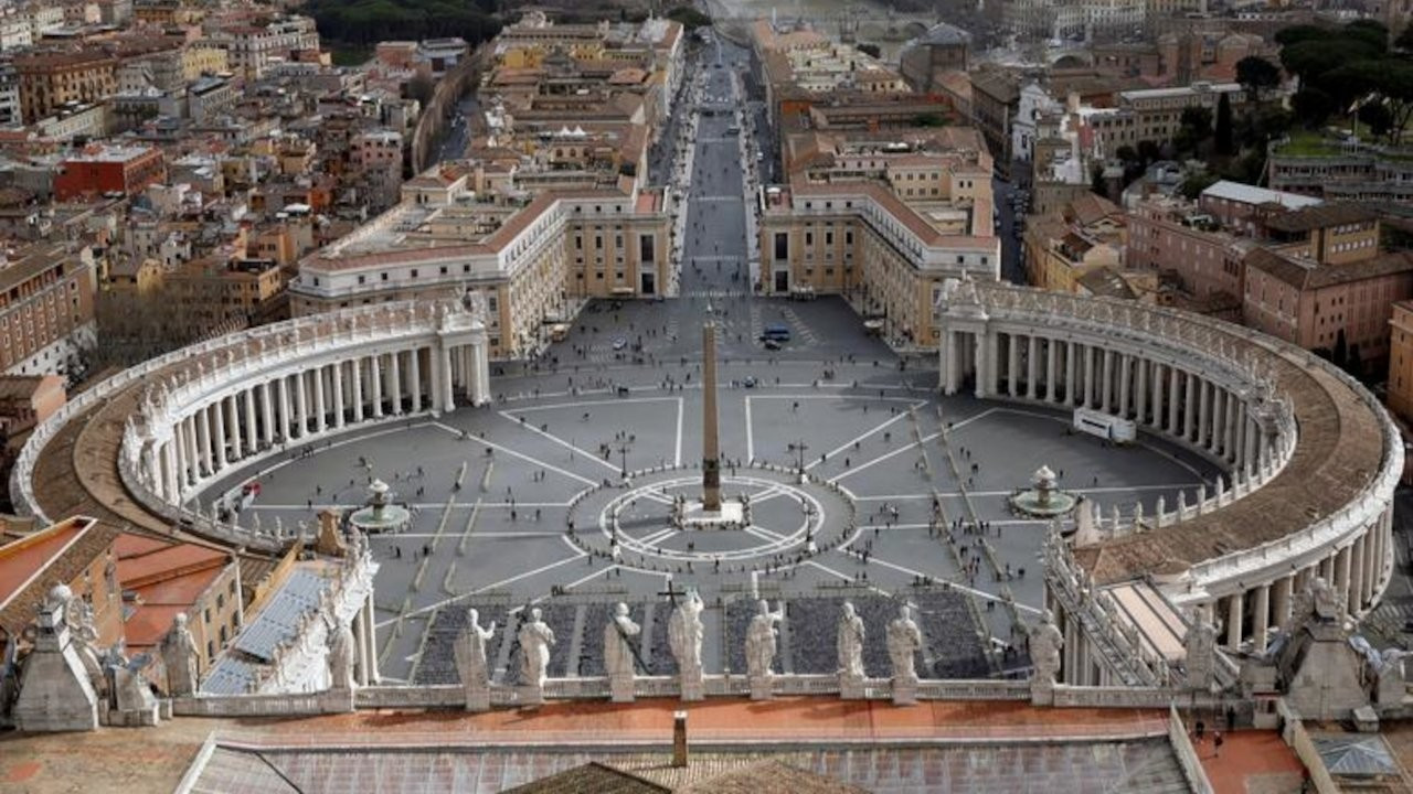 Vatikan eşcinsel çiftlerin kilisede kutsanmasına izin verdi