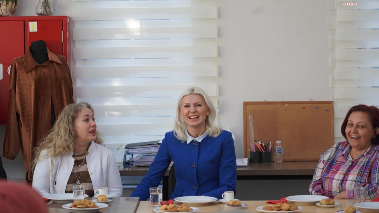 Bilecik Belediye Başkanvekili dikiş kursundaki kadınları ziyaret etti