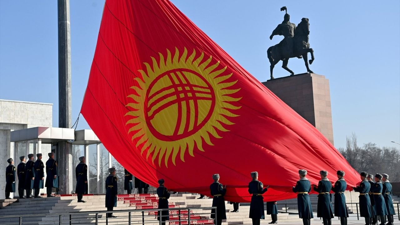 Kırgızistan bayrağı değişiyor: Tasarı yasalaştı