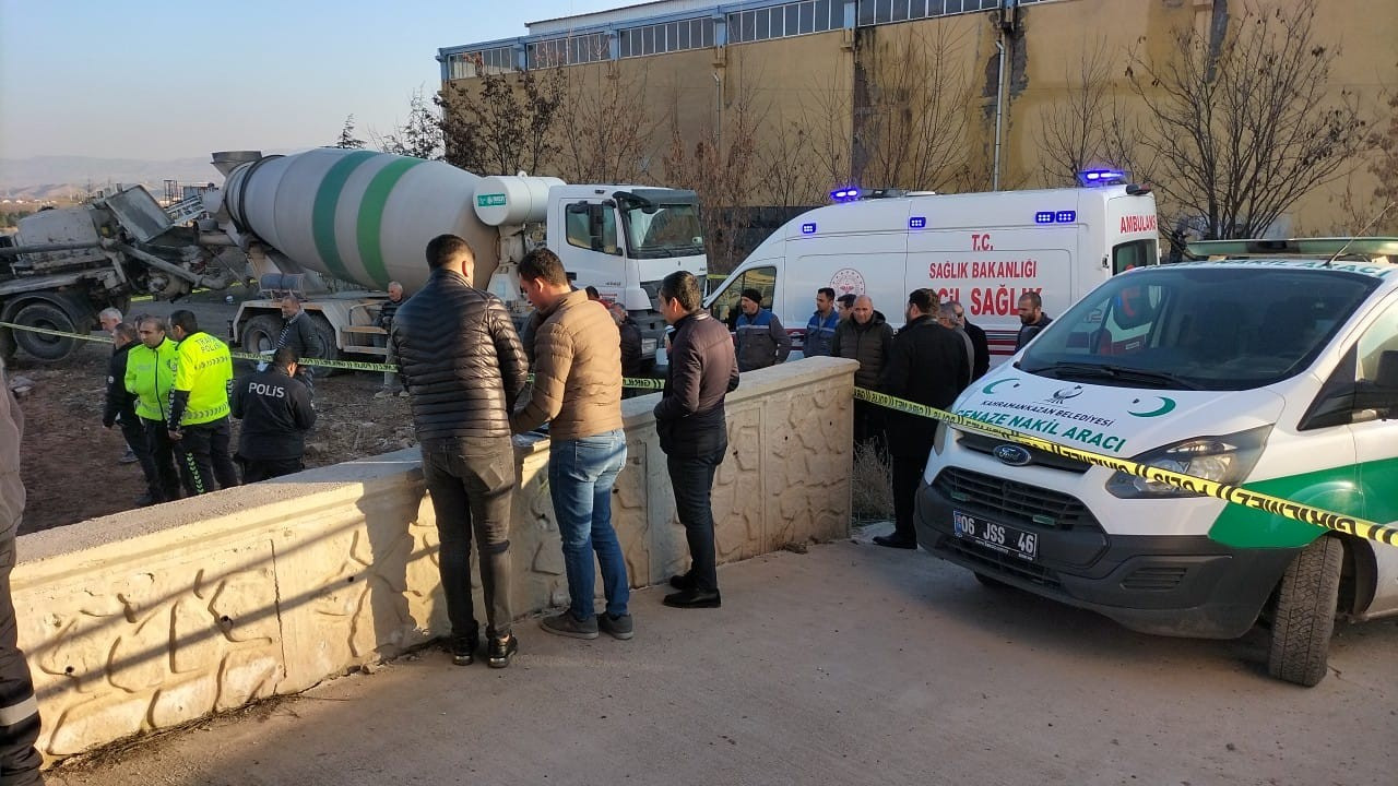 Ankara'da beton pompası devrildi, 1 işçi öldü