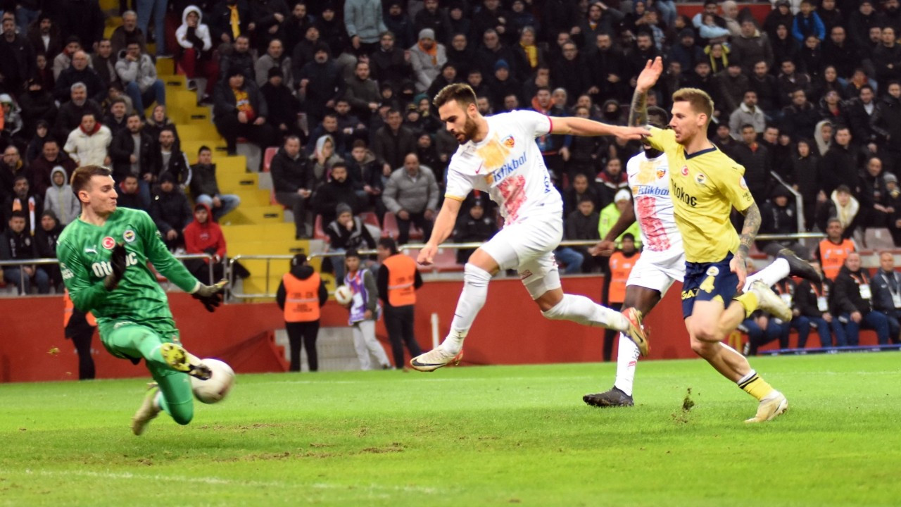 Kayseri'deki 7 gollü maçın galibi Fenerbahçe