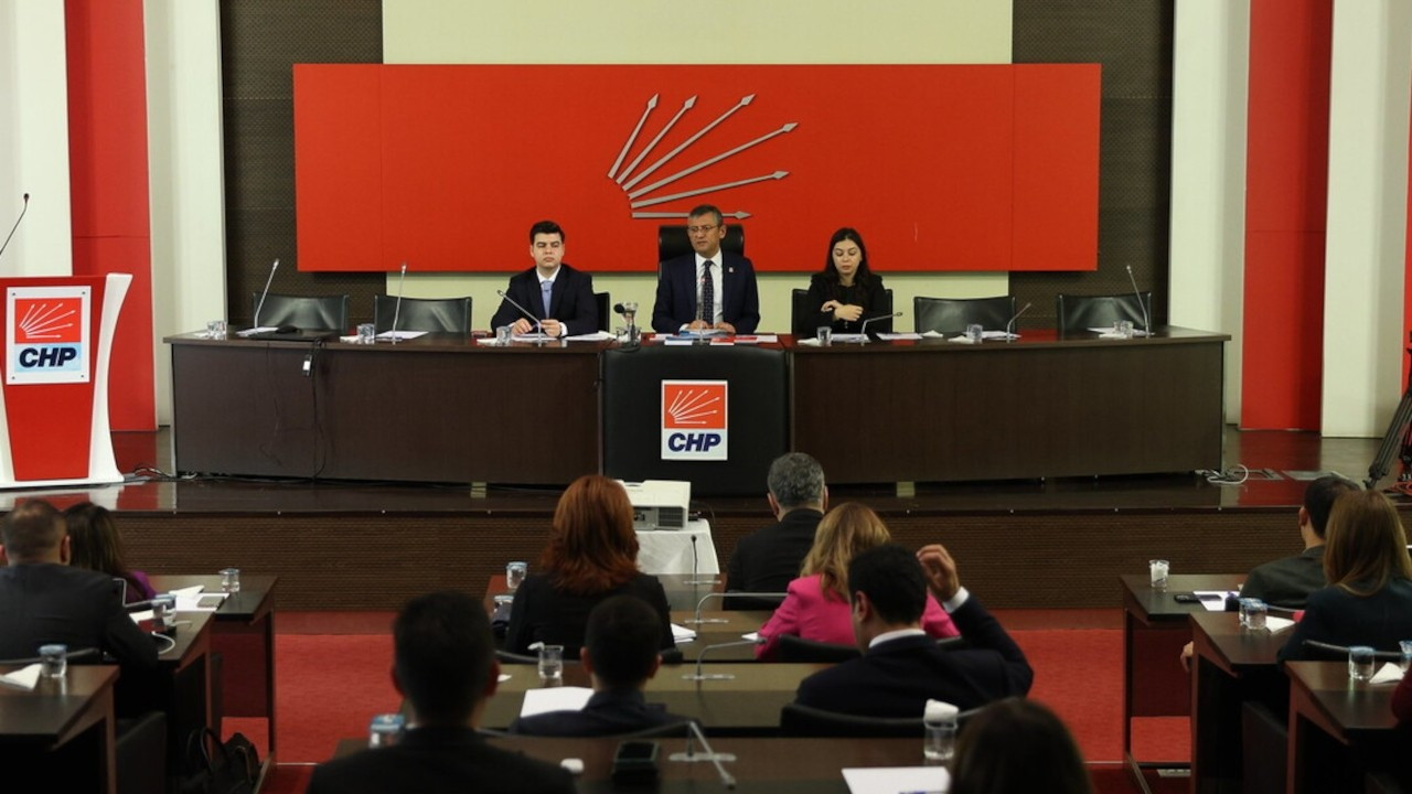 CHP'de 3 büyükşehir, 6 il belediye başkan adayı daha açıklandı
