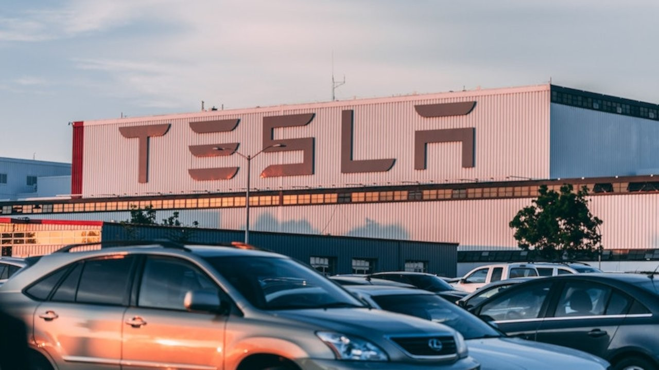 Tesla'ya 'tehlikeli atık ihlalleri' suçlaması: Para cezası verildi