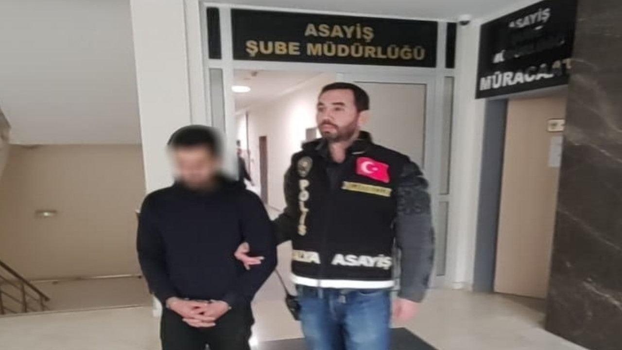 Antalya'da kendini polis olarak tanıtan dolandırıcılar yakalandı