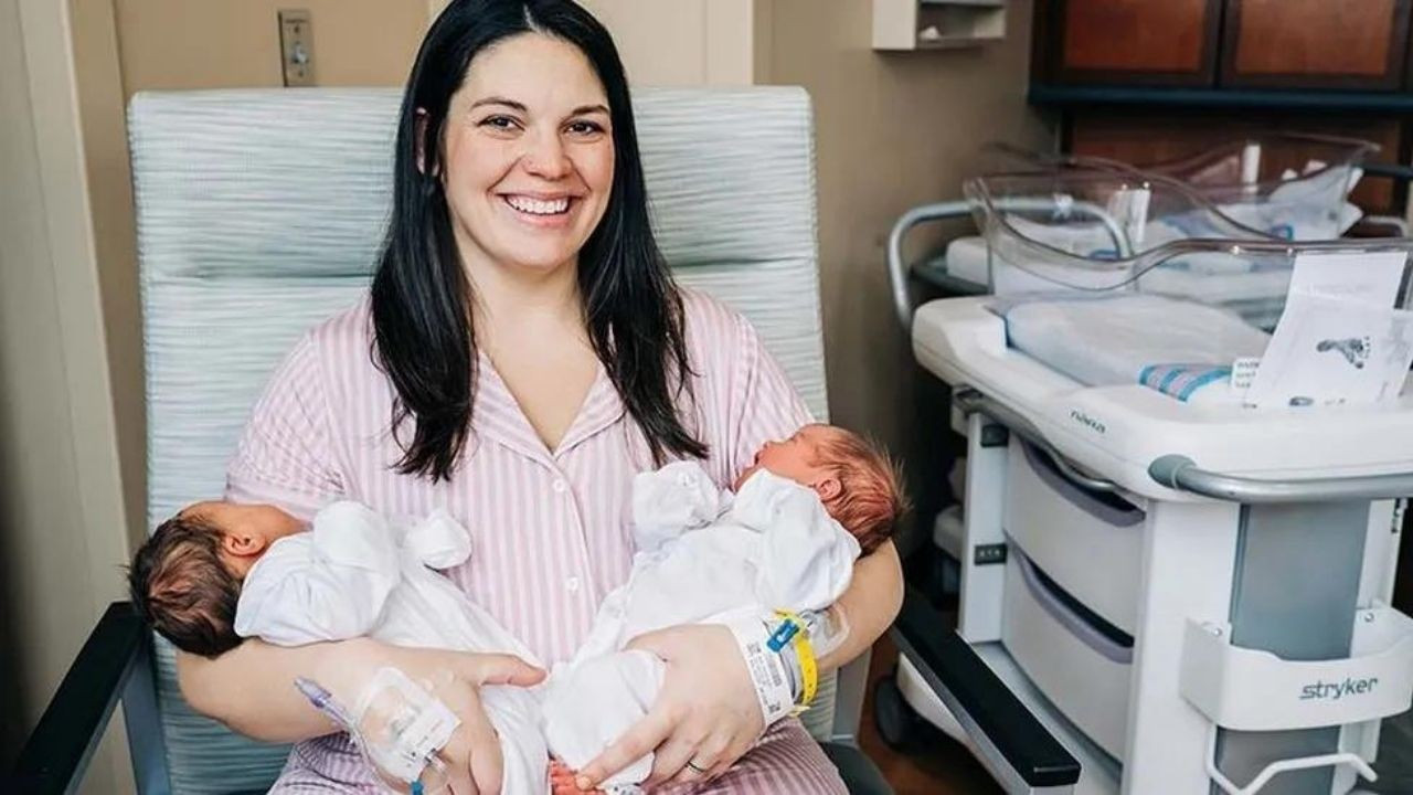İki rahimli kadın iki günde iki çocuk dünyaya getirdi