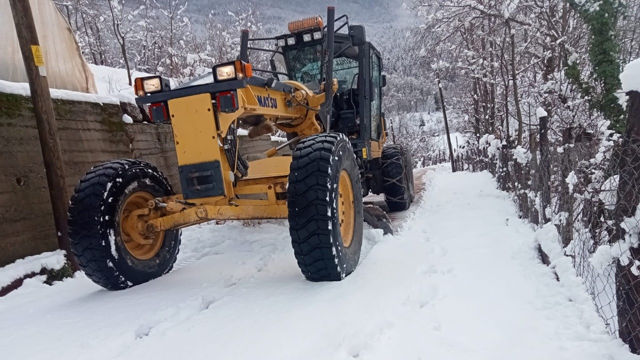 Bartın'da kar yağışı: 8 köy yolu kapandı, 5 köye elektrik verilemiyor