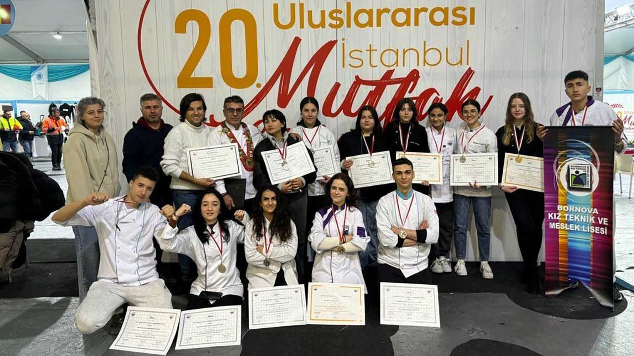İzmirli öğrenciler İstanbul Mutfak Günleri'nden 53 madalya ile döndü