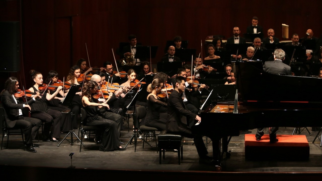 Eskişehir'de senfoni orkestrasından müzik ziyafeti