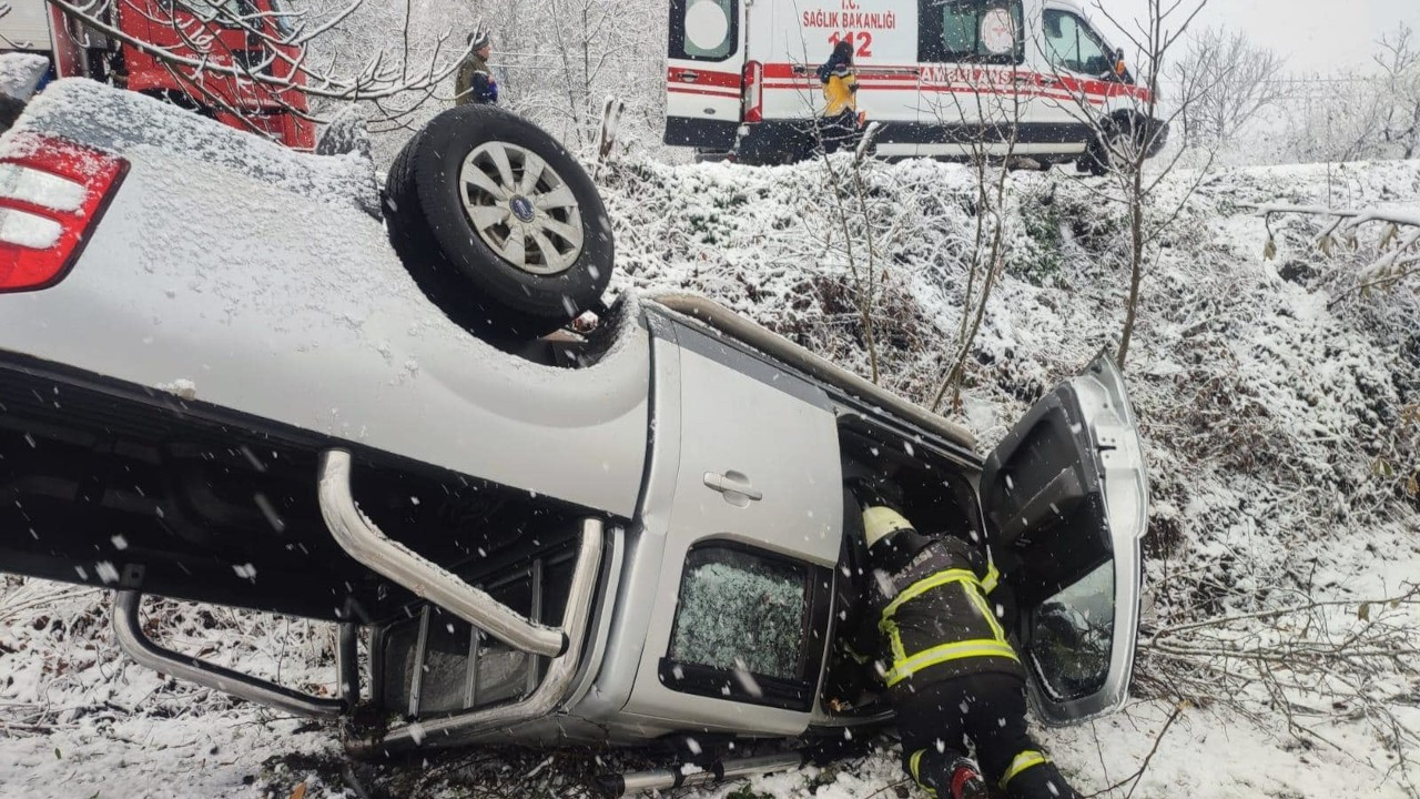 Ordu'da kamyonet fındık bahçesine devrildi: 2 yaralı