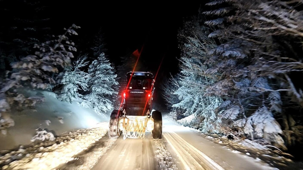 Kastamonu'da kar etkili oluyor: 430 köy yolu ulaşıma kapandı