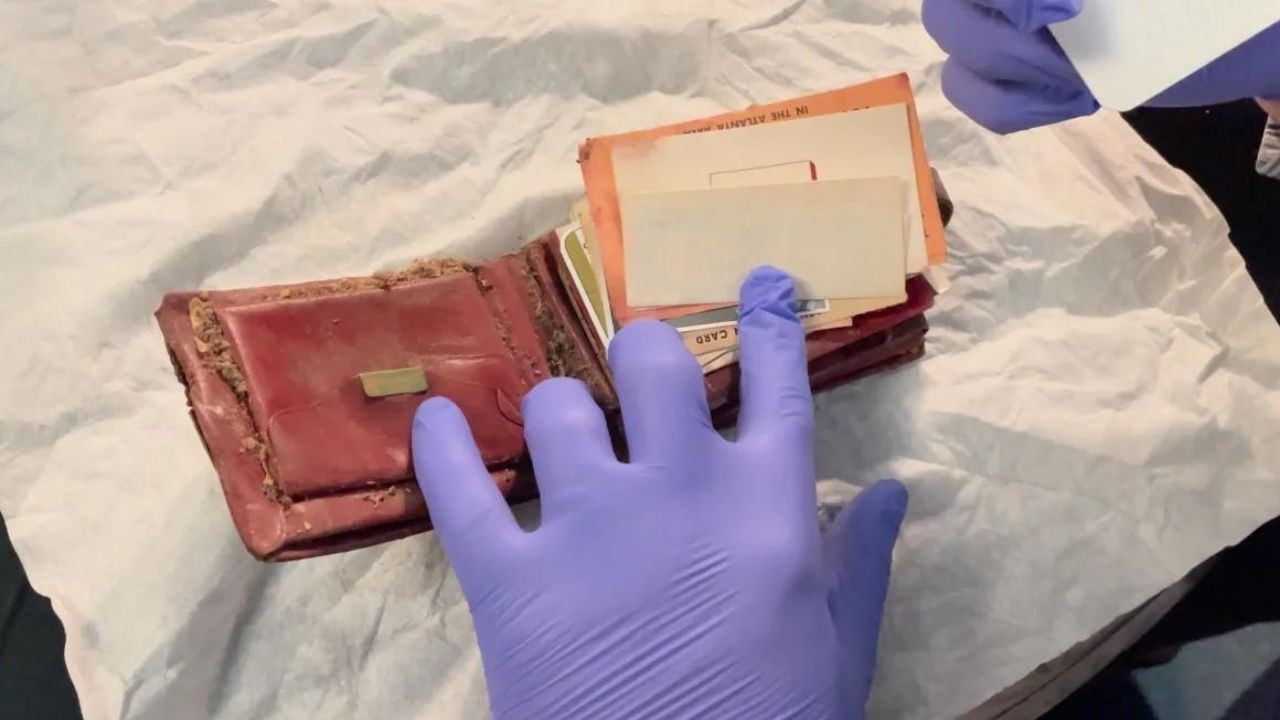 Kayıp cüzdan 65 yıl sonra bulundu