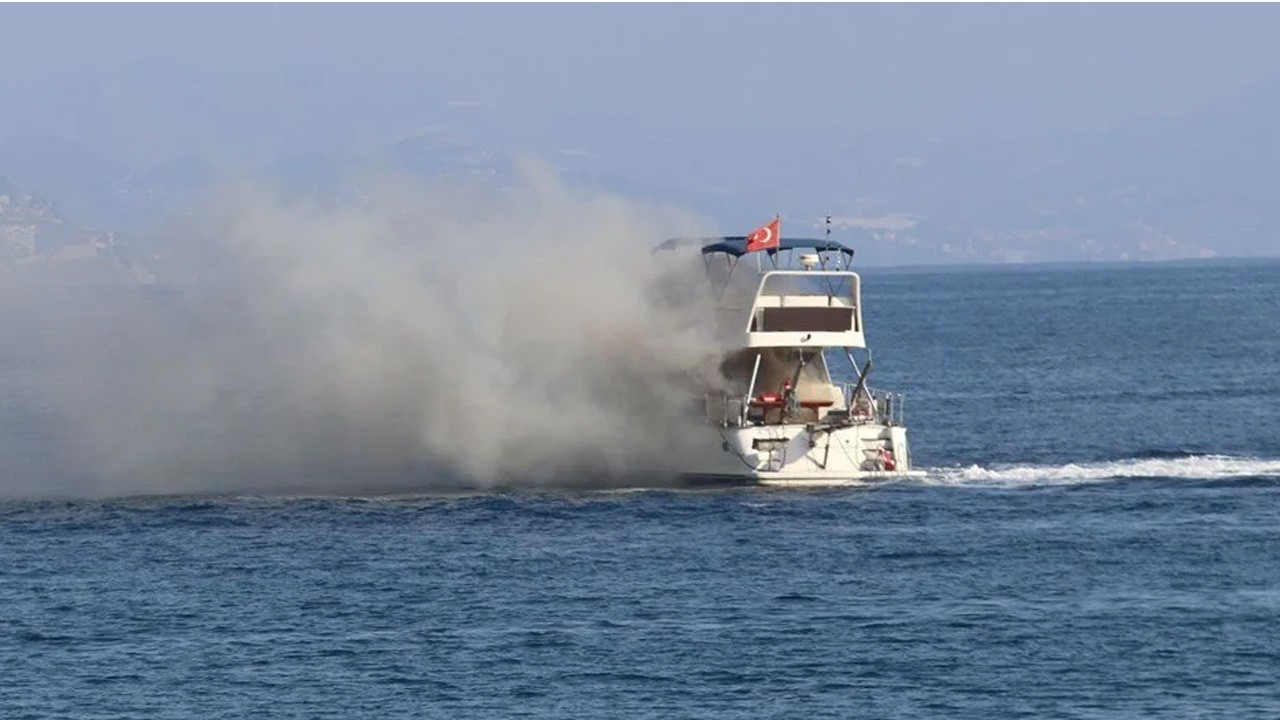 Taşucu Limanı'nda bir yatta yangın çıktı