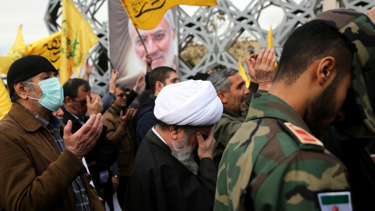 İsrail saldırısında ölen İranlı komutan için cenaze töreni düzenlendi