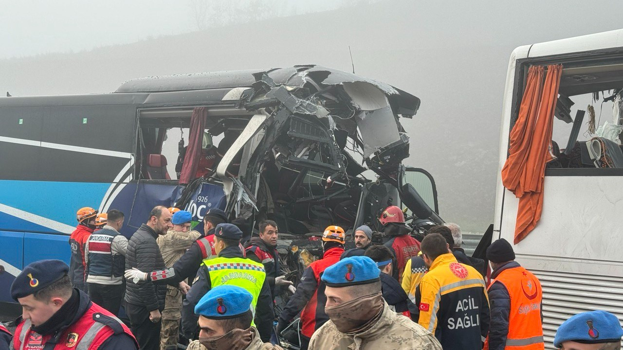 Kuzey Marmara Otoyolu'ndaki kazada ölen 2 kişinin cenazesi defnedildi