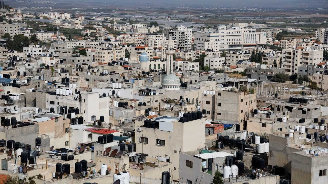 İsrailli yerleşimciler Filistinli ailenin çadırına dronla kezzap döktü