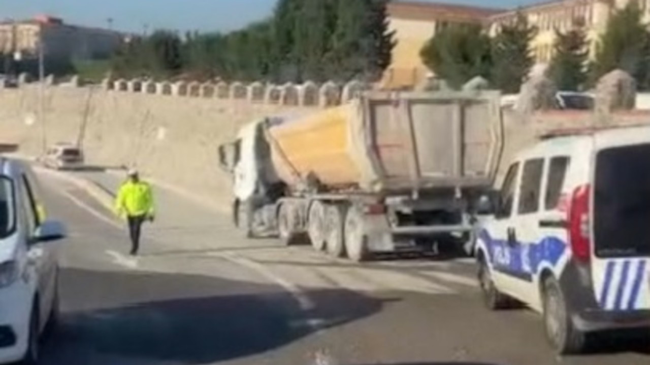 Pendik'te araçların üzerine beton dökerek kaçan kamyonun sürücüsü yakalandı 