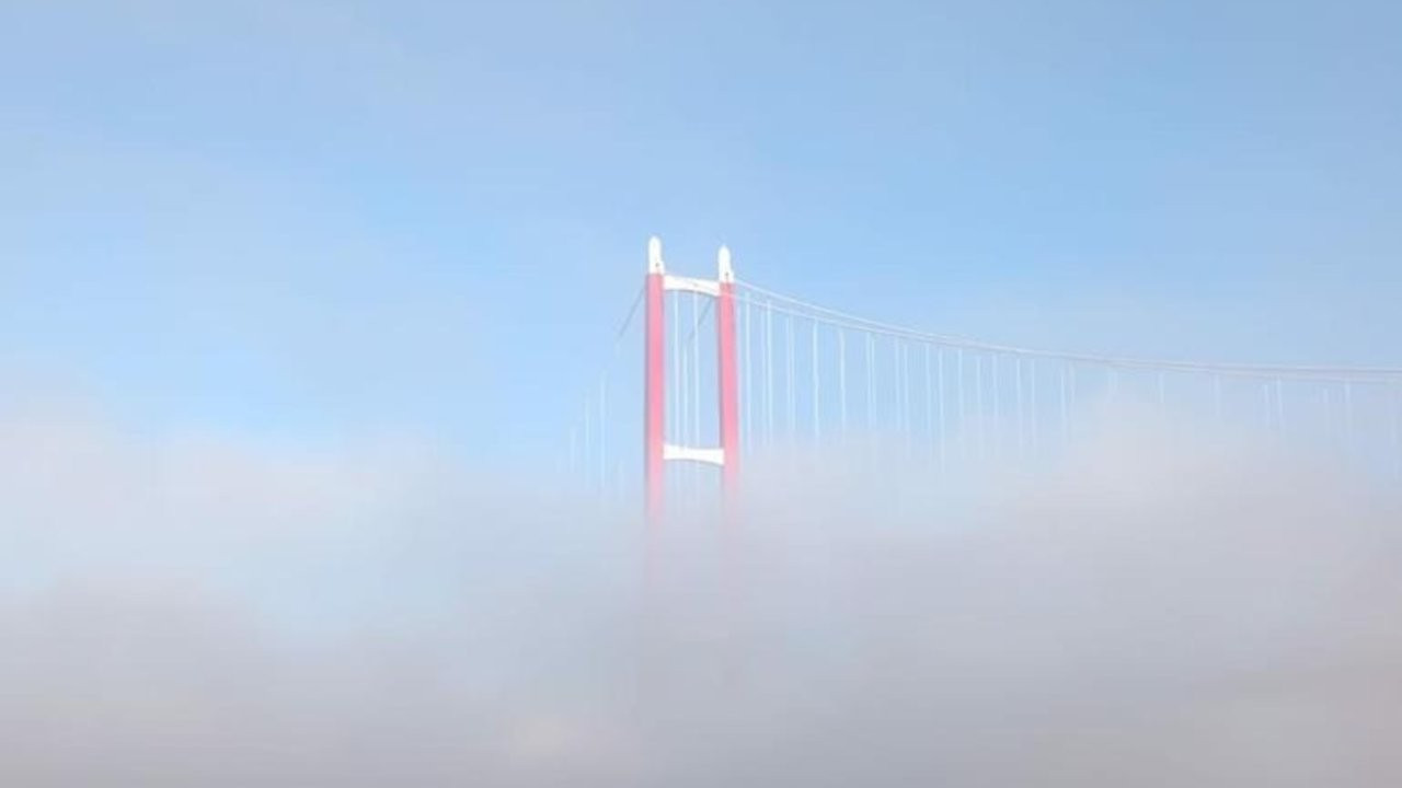 Çanakkale Boğazı'nda gemi trafiğine sis engeli